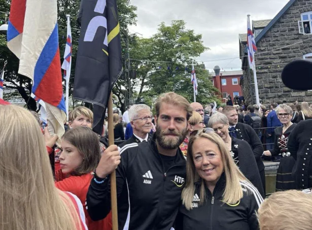 Adam Zatrybowski saman við forkvinnuni í Havnar Tennisfelag, Rúnu Seyer Eliassen