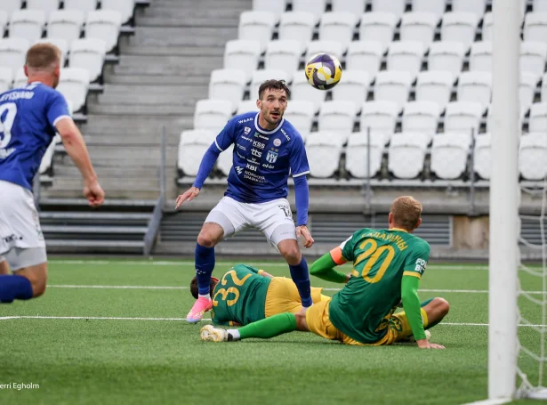 KÍ spældi eisini á Tórsvølli í 3. umfari í Conference League í fjør, men tá vóru loyvir ikki komin uppá pláss til dystir so mikið seint í Klaksvík. Tað eru tey nú, men av tí at hetta verður mett sum 