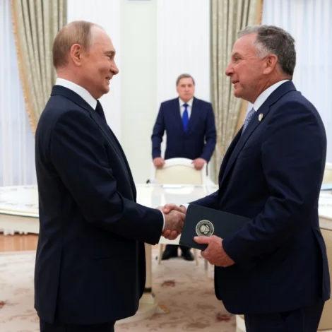 Trump boðar frá stórum framstigum eftir fund millum Witkoff og Putin