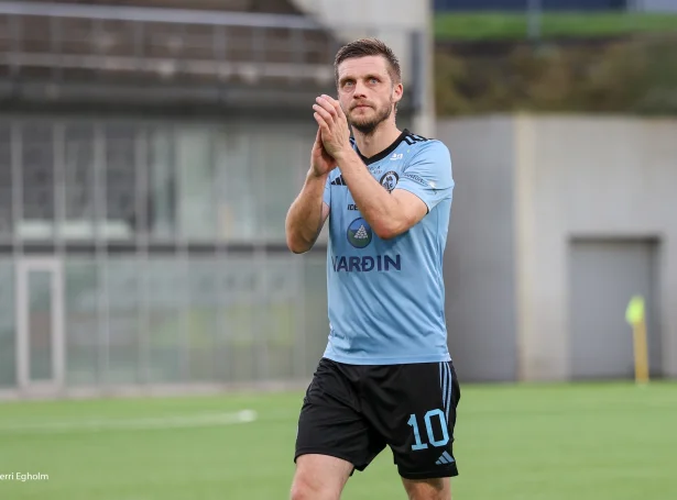 Sølvi Vatnhamar fer framvegis at umboða felagið í Eysturkommunu á hægsta stigi (Mynd: Sverri Egholm)