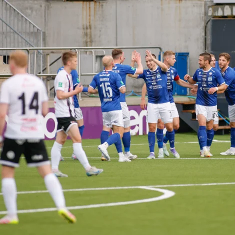 Nakrir vóru spardir hjá KÍ, og fleiri vístu seg væl fram í stóra Summarfestival-sigrinum (Mynd: Jens Kr. Vang)