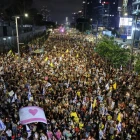 Túsundatals mótmælisfólk í Tel Aviv