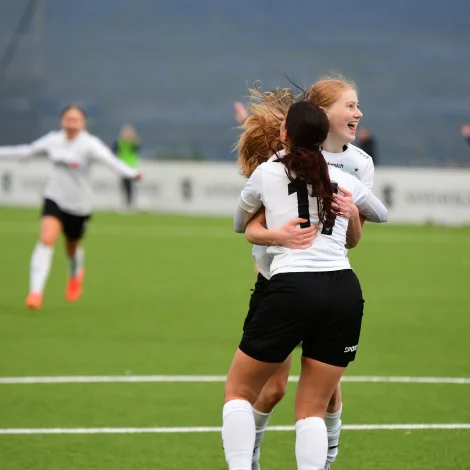 Myndir: B36 vann 3-1 á FC Hoyvík