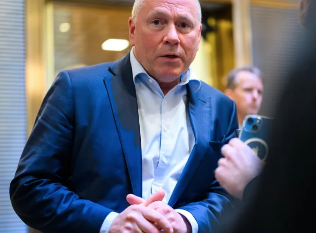 Nicolai Tangen, stjóri í norska oljugrunninum hevur loksins tikið stig til at revsa ísraelskar fyritøkur, sum framleiða vápn, ið verða brúkt í Gaza