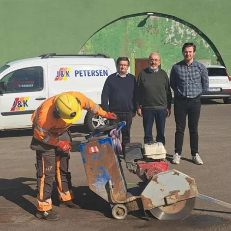Krígssavnið víðkar um húsarúmdina