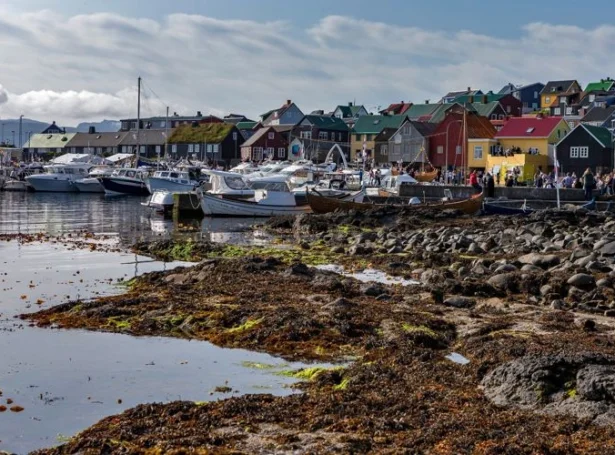 15. – 17 august er aftur Ovastevna í Nólsoy. Skráin er rúgvismikil við tiltøkum fyri bæði børn og vaksin (Mynd: torshavn.fo)