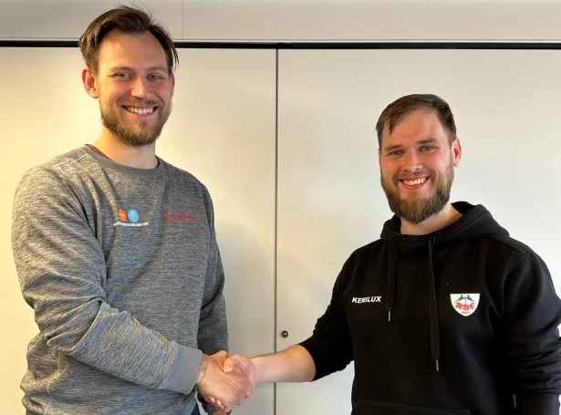 Tobias Skaalum Kempf saman við Peturi Hansen, formanni í Róðrarsambandi Føroya: - Við støði í úrslitunum frá grandprix kappingum fer landsliðsvenjarin at taka út teir rógvarar, sum skulu umboða Føroyar í altjóða kappingum í vetur