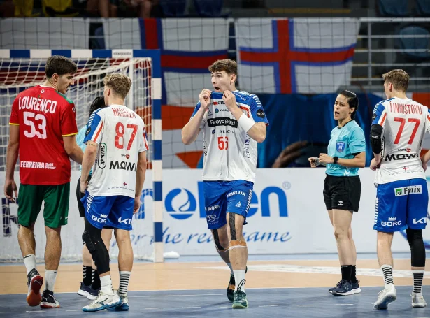 Føroyingar vunnu sær ikki møguleikin at spæla um sigurin í sonevndu President's Cup (Mynd: IHF/Kolektiff/Jure Erzen)