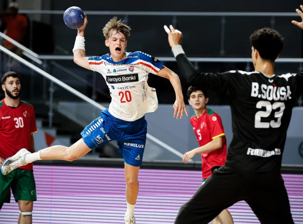 Jákup Egholm og hinir á U20-landsliðnum skulu spæla EM-endaspæl í summar- her sæst vongurin til U19 HM í fjør (Mynd: IHF/Kolektiff)