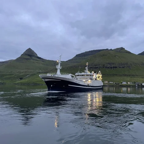Tasiilaq kemur á Fuglafjørð tíðliga í morgin