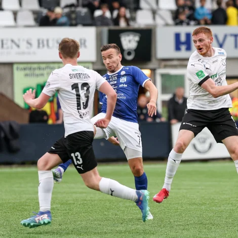 KÍ og B36 bresta saman í Gundadali til týðandi dyst í oddastríðnum í kvøld (Mynd: Sverri Egholm)