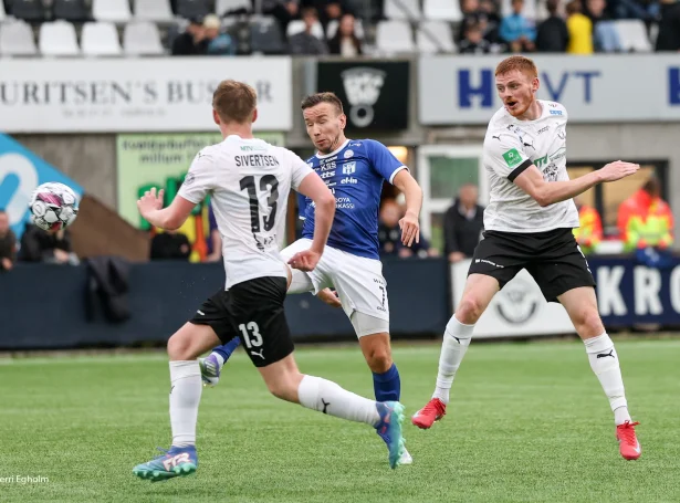 KÍ og B36 bresta saman í Gundadali til týðandi dyst í oddastríðnum í kvøld (Mynd: Sverri Egholm)