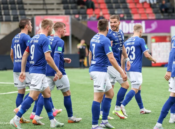 KÍ'arnir hava ikki tapt í Føroyum í ár. Vinna teir í kvøld, eru níggju stig niður til NSÍ áðrenn fjórðseinasta umfar (Mynd: Sverri Egholm)