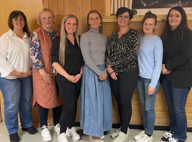 Frá vinstru Hjørdis R. Simonsen, varalimur, Eydis Kjærbo, varalimur, Edith í Trøðini, skrivari, Rakul í Lágabø, nevndarlimur, Anita R. Nysted, forkvinna, Majken Gaard, næstforkvinna, Eyðhild Mørk, kassameistari (Mynd: Javnaðarflokkurin)