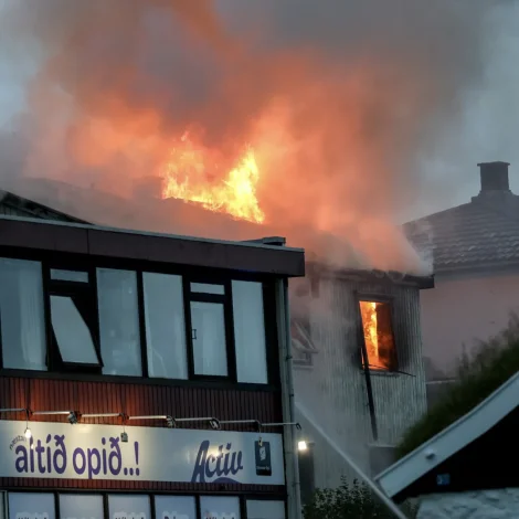 Avhoyringar halda fram í dag