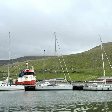 Nógvir seglbátar vitjað Vág í summar