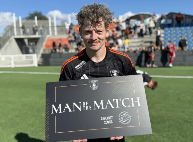 Adrian Rúnason Justinussen skoraraði sítt fjórða mál í kappingarárinum og varð kosin dagsins maður hjá Hillerød (Mynd: Hillerød Fodbold)