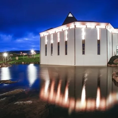 Skrúvuguðstænasturnar byrja aftur í Hoyvíkar kirkju