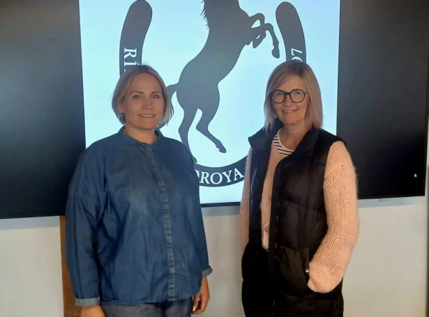 Í tilgongdini at menna ríðing sum ítróttagrein í Føroyum, hevur nevndin í Ríðisambandi Føroya avgjørt at seta Eyðnu Simonsen í starv