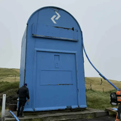 Postkassin í Skopun tikin niður