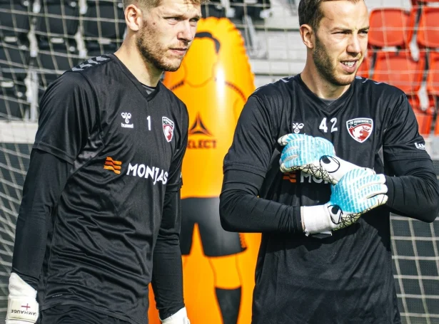 Etienne Green og Mattias Lamhauge vandu saman fyri fyrstu ferð í dag, og skulu málverjarnir næstu mánaðirnar kappast (Mynd: Fredericia FC)