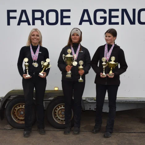 Vinnarar Tvíspor vaksin fyrsti flokkur. f.v. nr. 2 Barbara Carlsen, nr. 1, Ranja H. Djurhuus og nr. 3, Ása Bárðardóttir