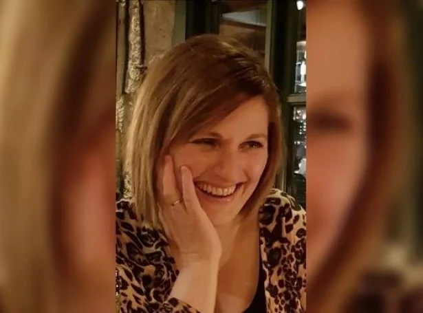 - Amy hevur royndir sum læraravikarur frá Vágs skúla frá 2008-2010 og frá Sumbiar skúla frá 2010-2013. Síðani 2013 hevur Amy starvast sum lærari í Sumbiar skúla. Hon hevur undirvíst í øllum flokkum (1.-7. fl.) og í øllum lærugreinum (Mynd: skukabladid.fo)