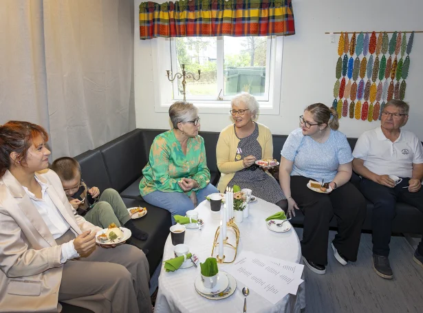- Hóast heimið er gamalt og á summum økjum ikki kann samanberast við tey nýggju ellis- og røktarheimini, sum eru bygd, so er ein heilt serligur hugni í gamla Ellisheiminum. Nógv starvsfólk hanga eisini leingi við (Mynd: torshavn.fo)