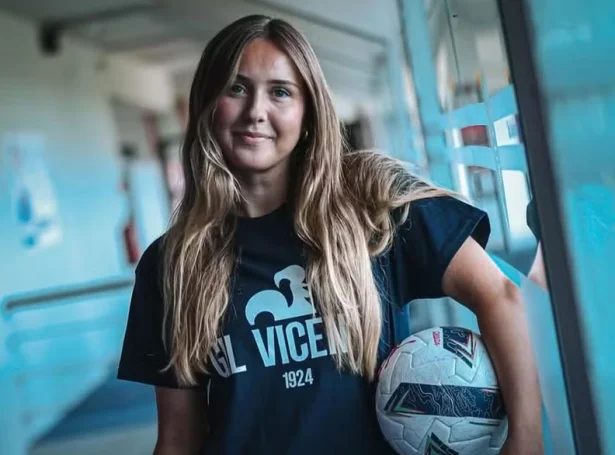 Anna Carolina Brændstrup tá hon varð avdúkað í portugisika felagnum. Har skal hon spæla við 10-talinum á rygginum og royna at vera við til at fáa Gil Vicente upp í fremstu deildina (Mynd: Gil Vicente)