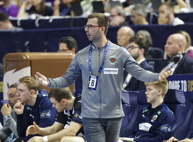 Jaron Siewert er noyddur at ásanna, at ítróttarheimurin ofta kann vera kaldur. Sum skilst hava ósemjur verið við stjóran Bob Hanning - Siewert er eisini settur í samband við eitt skifti til Kiel (Mynd: EPA)