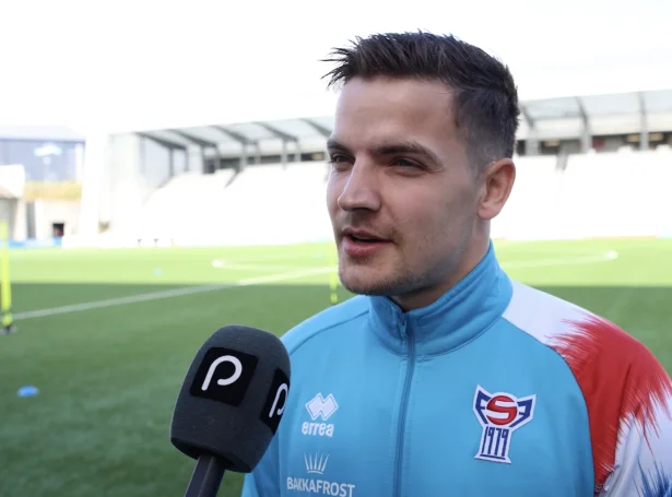 Video: Unnustan og onnur ansa kálvunum hjá Brandi