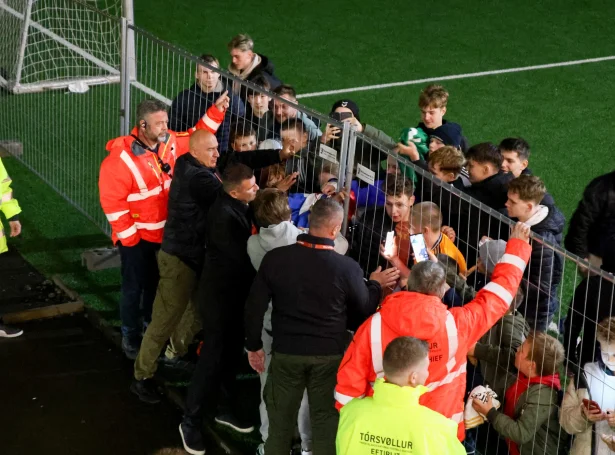 Luka Modric sæst mitt í rokanum í gráari hettutroyggju