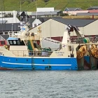 Trolbáturin Sigatindur landar í Leirvík