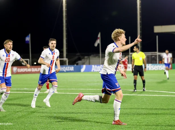 21-ára gamli havnarmaðurin avgjørdi eisini landsdystin á Gibraltar fyrr í mánaðinum, so hóast hann spælir á bakkinum, so ger Martin Agnarsson eisini vart við seg longur frammi á vøllinum (Mynd: Sverri Egholm)