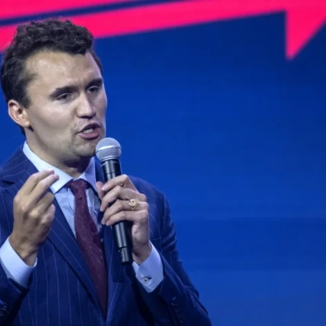 Charlie Kirk skotin undir kjakfundi