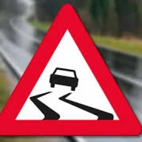 Olja á vegnum millum Gøtueiði og Syðrugøtu