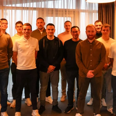 14 av teimum 17, sum fingu handað UEFA B venjaraprógv 5. september (Mynd: Bjarni Enghamar)