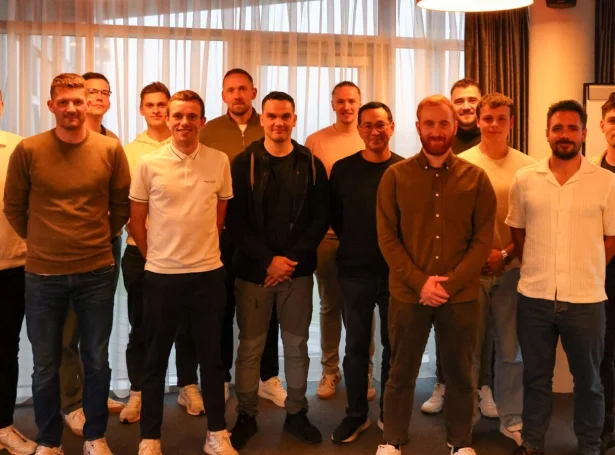 14 av teimum 17, sum fingu handað UEFA B venjaraprógv 5. september (Mynd: Bjarni Enghamar)