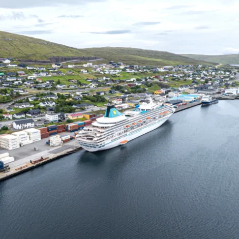 Ferðamannaskipið Artania vitjar Runavíkar havn