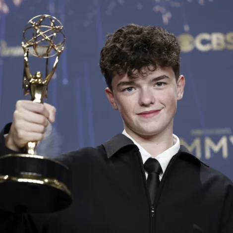 15 ára gamal Emmy-vinnari skrivar søgu