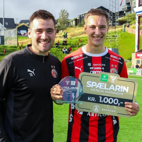 Teitur Matras Gestsson, hjálparvenjari hjá HB og Emil Grøn Pedersen (Mynd: Hans Erik Danielsen)