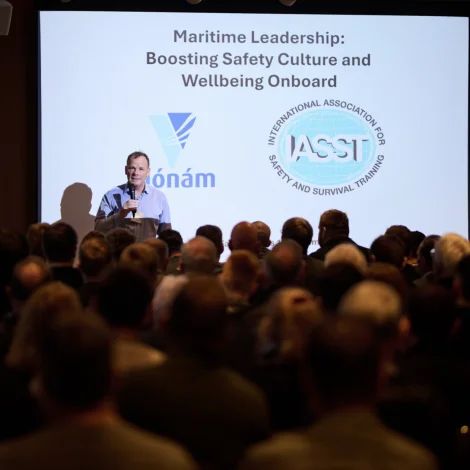 Fullsett altjóða ráðstevna um sjótrygd og trivnað á Hilton Garden Inn