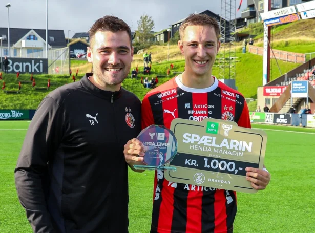 Teitur Matras Gestsson, hjálparvenjari hjá HB og Emil Grøn Pedersen (Mynd: Hans Erik Danielsen)