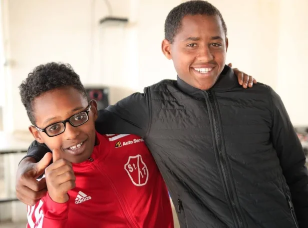 Tveir av dreingjunum á Safety Boys Home í Addis Ababa