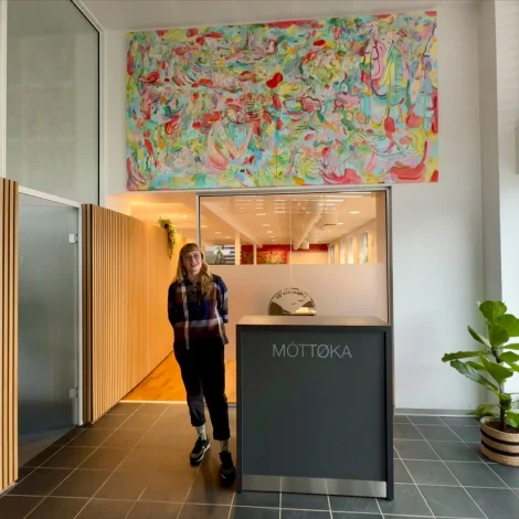 Silja prýðir kommunuskrivstovuna í Vestmanna