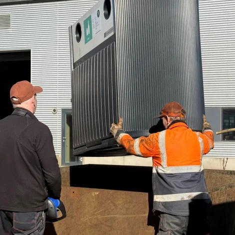 Glasbingjurnar tømdar fyrstu ferð