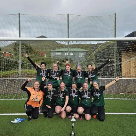 O7Vestur vann Old girls kappingina