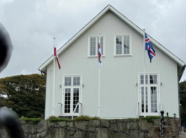 Í Útnorðurráðnum eru 18 tinglimir, seks úr hvørjum av teimum trimum londunum; Grønlandi, Íslandi og Føroyum