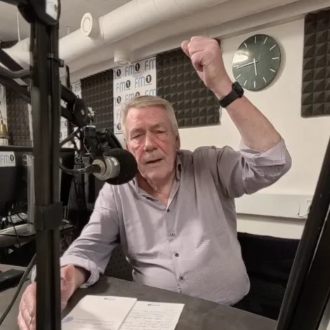 Video: Tú verjir lív á einari síðu - og tigur um tað á hinari