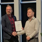 Uni Árting fingið ársins miðlaheiðursløn